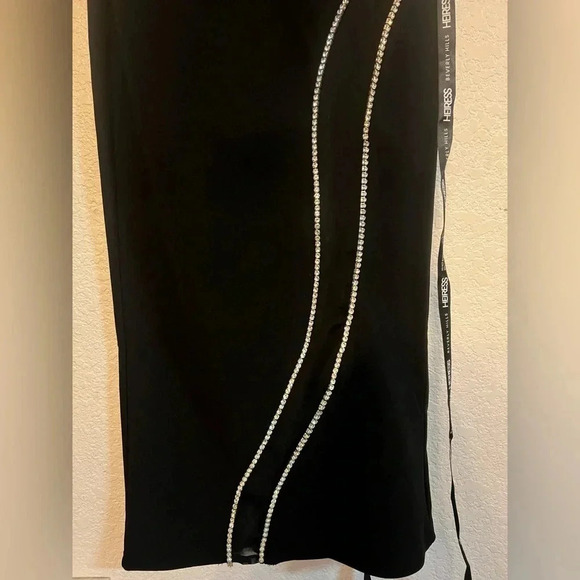 Heiress Beverly Hills Plunge Neck Strapless Midi Dress - Picture 4 of 8